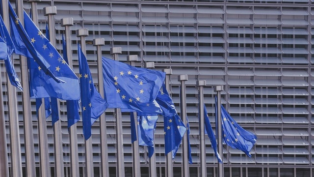 Jest zgoda ambasadorów unijnych krajów na zaostrzenie sankcji na Rosję - dowiedziała się brukselska korespondentka Polskiego Radia Beata Płomecka. Na czarną listę ma być wpisanych kolejnych ponad 40 statków z rosyjskiej floty cieni.