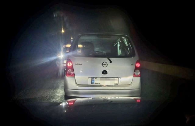 Funkcjonariusze z Goleniowa zatrzymali 40-letniego kierowcę, który prowadził samochód bez prawa jazdy, pod wpływem środków odurzających i z tablicami pochodzącymi z innego pojazdu.