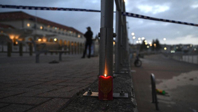 To był czysto antysemicki atak- oświadczył prezydent Stanów Zjednoczonych Donald Trump w reakcji na wydarzenia, jakie rozegrały się w Sydney. W strzelaninie na plaży Bondi zginęło 12 osób, a 29 zostało rannych.