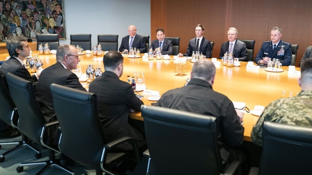 Rozmowy pokojowe między delegacjami ukraińską i amerykańską w Berlinie będą kontynuowane w poniedziałek.