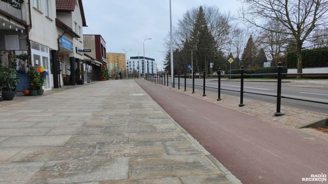 W Kołobrzegu zakończyła się przebudowa ulicy Aleksandra Fredry. Szczególnie zadowoleni powinni być rowerzyści i piesi.