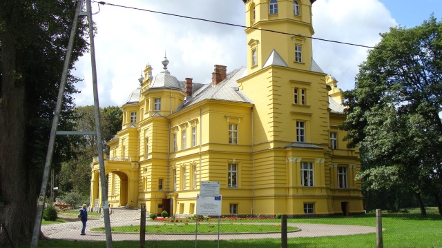 Przedszkolaki wkroczyły do zamku. W zabytkowym pałacu Stuchowie w gminie Świerzno otwarte zostało przedszkole publiczne.