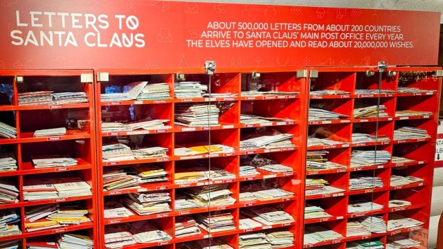 Listy do świętego Mikołaja napisane przez polskie dzieci wyruszyły w drogę do Rovaniemi. Transport, który dotrze na koło podbiegunowe zorganizowała Poczta Polska.