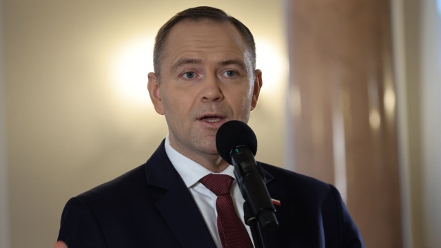 W czwartek w Polsce skończył się postkomunizm - powiedział prezydent Karol Nawrocki informując o demontażu Okrągłego Stołu z Pałacu Prezydenckiego.