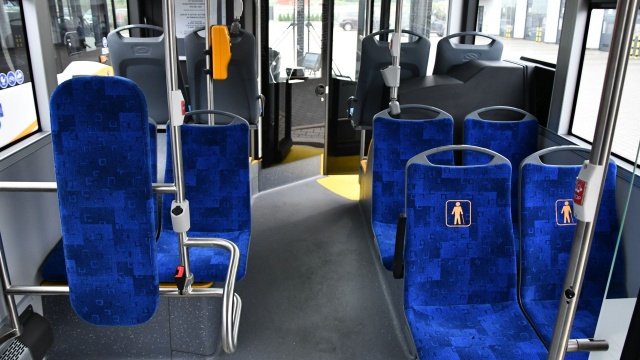 Mieszkańcy Świnoujścia mają nową pomoc w codziennych podróżach komunikacją miejską. W aplikacji Jakdojade można sprawdzić rzeczywiste opóźnienia autobusów.