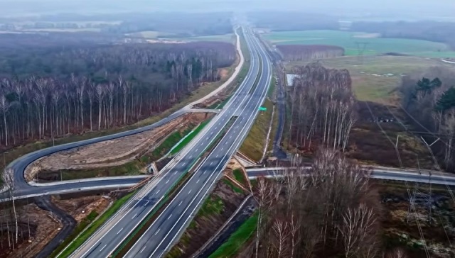 Dobra informacja dla kierowców regularnie pokonujących trasę od Szczecina w kierunku Trójmiasta. W poniedziałek udostępniony zostanie zmotoryzowanym kolejny odcinek powstającej drogi szybkiego ruchu S6 między Sianowem, a Słupskiem.