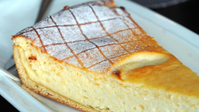 Makowiec, piernik oraz sernik to najchętniej wybierane ciast. Cukiernicy radzą jak zachować ich wyjątkowy smak.