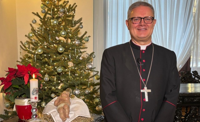Zdrowia, pokoju w sercu i pokoju na świecie, bożego błogosławieństwa - mówi arcybiskup Wiesław Śmigiel. Metropolita szczecińsko-kamieński składa świąteczne życzenia mieszkańcom archidiecezji.