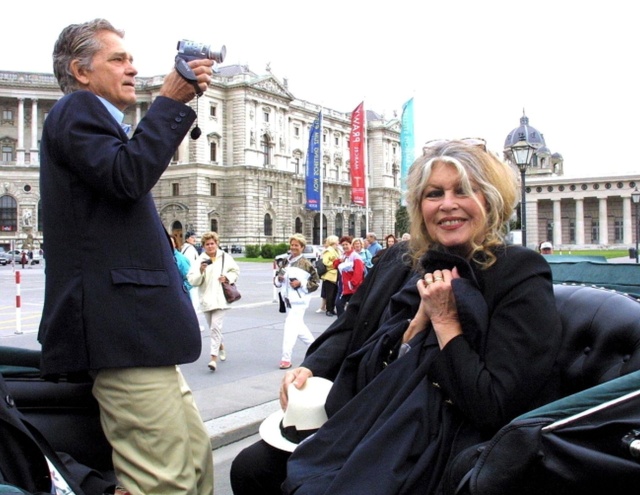 Przełomem w karierze legendarnej francuskiej aktorki był film I Bóg stworzył kobietę Rogera Vadima. Po nim zaczęto mówić o niej, że jest upostaciowieniem wolności.