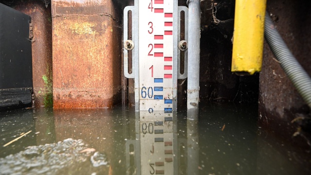 Sytuacja na rzece Elbląg w Elblągu stabilizuje się. Woda opada i jest nieco powyżej stanów ostrzegawczych - wynika z komunikatów hydrologicznych IMGW.