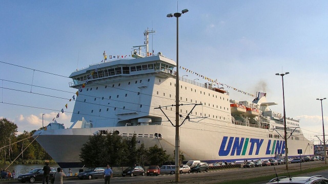 Poszukiwania pasażera narodowości polskiej, który wypadł wczoraj za burtę z promu Skania na wysokości niemieckiej wyspy Rugia, nie zostaną wznowione, dopóki nie pojawią się nowe informacje - przekazał w oświadczeniu dla redakcji Radia Szczecin Patrick Testa-Kreitz z Niemieckiego Towarzystwa Ratowania Rozbitków.