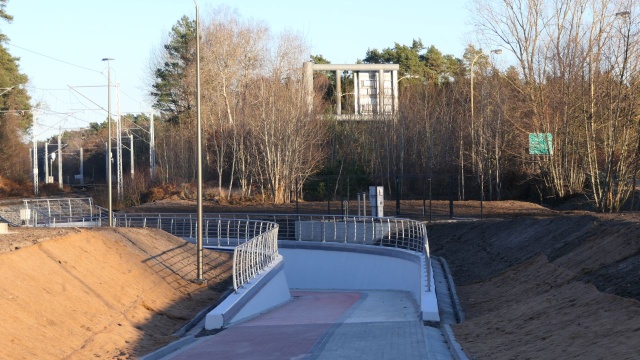 To udogodnienie dla mieszkańców osiedla Przytór-Łunowo. Chodniki mają 1,5 metra szerokości, a ścieżka rowerowa 2,5 metra.