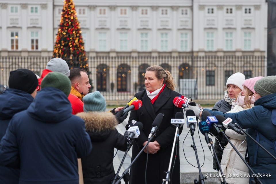 Jak mówiła Małgorzata Paprocka z Kancelarii Prezydenta, zakwestionowane przepisy dotyczą budżetu Trybunału oraz KRS. Źródło: https://x.com/prezydentpl/Łukasz Błasikiewicz/KPRP