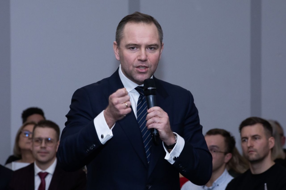 Popierany przez PiS kandydat na prezydenta RP Karol Nawrocki. PAP/Krzysztof Ćwik