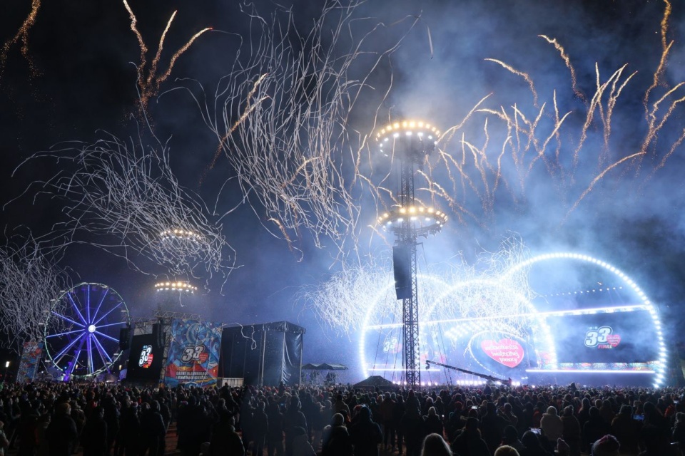 Światełko do Nieba na zakończenie 33. Finału Wielkiej Orkiestry Świątecznej Pomocy na błoniach Stadionu Narodowego w Warszawie. PAP/Paweł Supernak