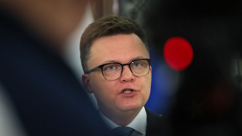 Marszałek Sejmu Szymon Hołownia podczas konferencji prasowej, przed pierwszym dniem posiedzenia Sejmu. PAP/Rafał Guz