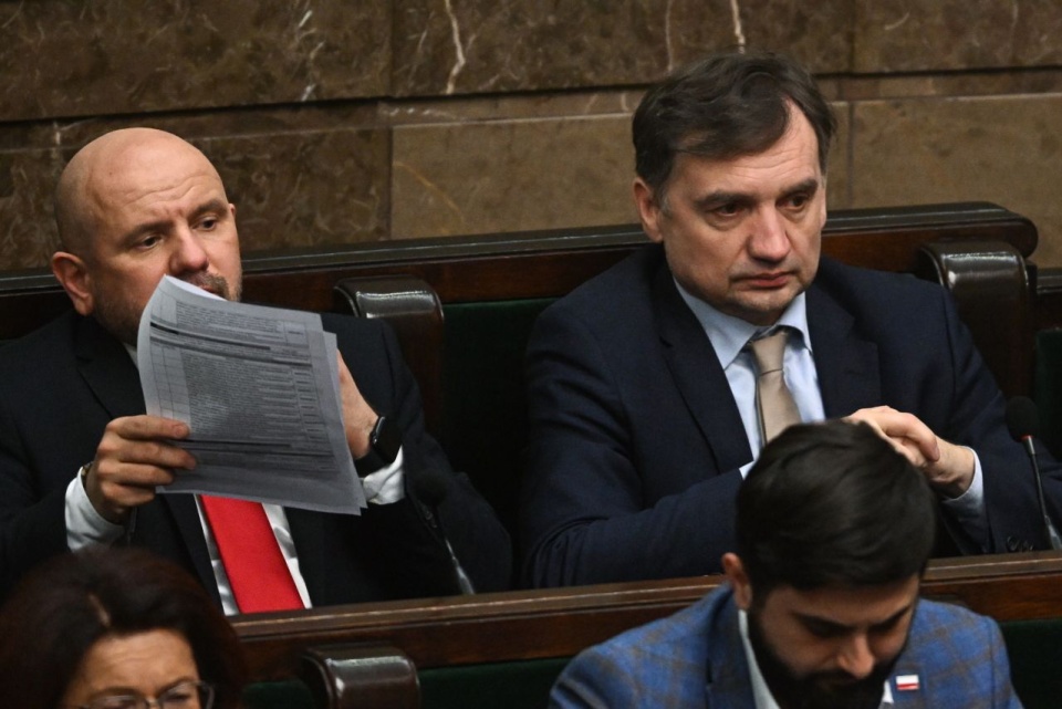 Sejm wyraził zgodę na zastosowanie aresztowania na 30 dni Zbigniewa Ziobro (na zdj z prawej). Fot. PAP/Radek Pietruszka