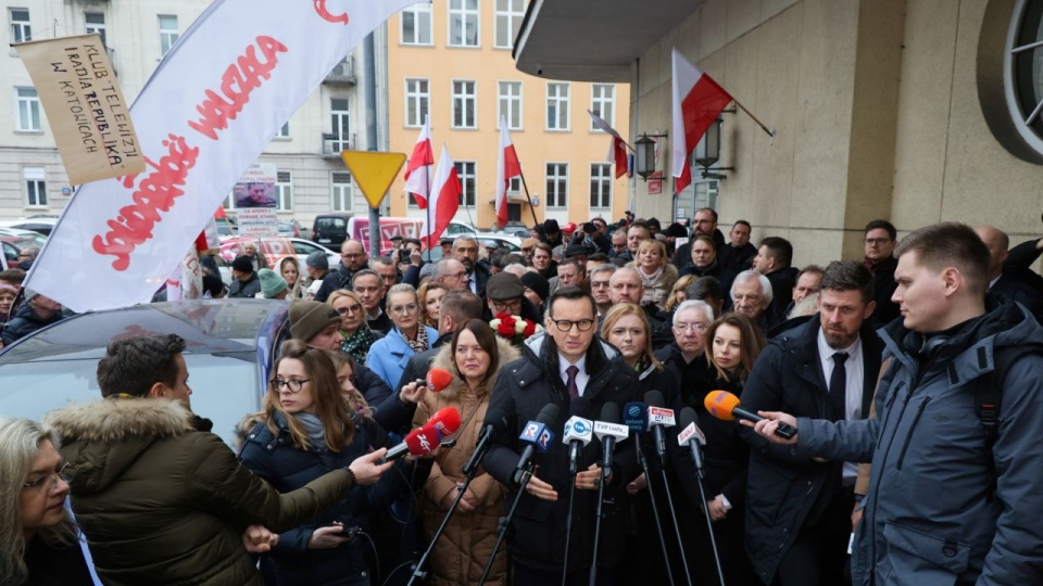 Prokuratura zarzuca Mateuszowi Morawieckiemu, że jako premier przekroczył swoje uprawnienia i podjął działania w celu przygotowania i przeprowadzenia wyborów prezydenckich w dniu 10 maja 2020 r. w trybie wyłącznie korespondencyjnym bez podstawy prawnej. PAP/Paweł Supernak
