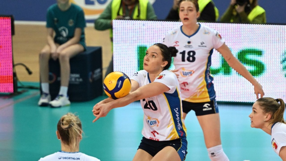 Zawodniczka Lotto Chemika Police Katarzyna Partyka podczas meczu 20. kolejki Ekstraklasy siatkarek z drużyną Sokół & Hagric Mogilno. PAP/Marcin Bielecki