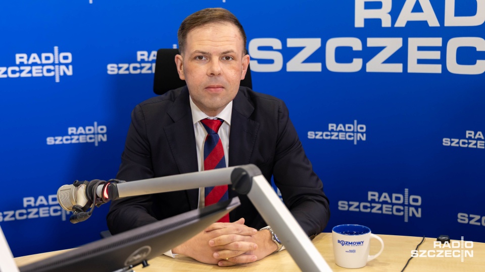 Rafał Niburski, przewodniczący klubu radnych Prawa i Sprawiedliwości w Sejmiku Województwa Zachodniopomorskiego. Fot. Robert Stachnik [Radio Szczecin]