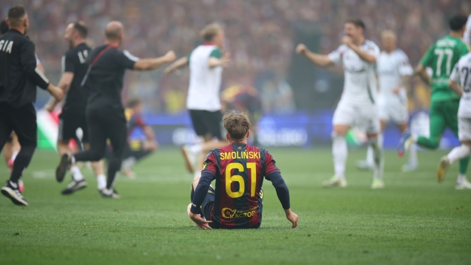 Piłkarz Pogoni Szczecin Kacper Smoliński po przegranym 3:4 finale Pucharu Polski z Legią Warszawa na PGE Narodowym. (mk) PAP/Leszek Szymański
