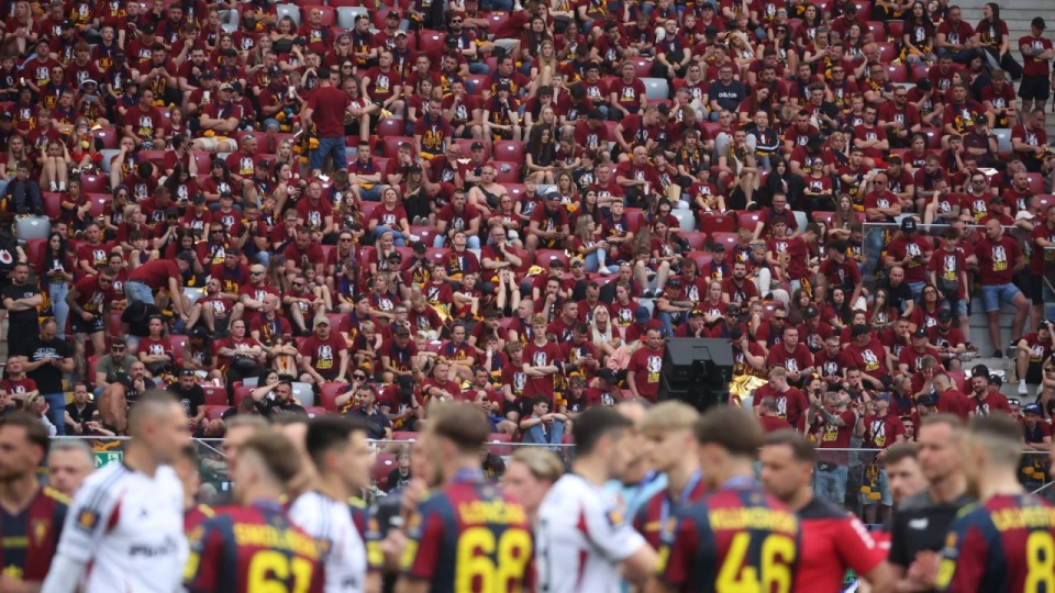 Kibice Pogoni Szczecin po przegranym 3:4 finale Pucharu Polski z Legią Warszawa na PGE Narodowym. PAP/Leszek Szymański