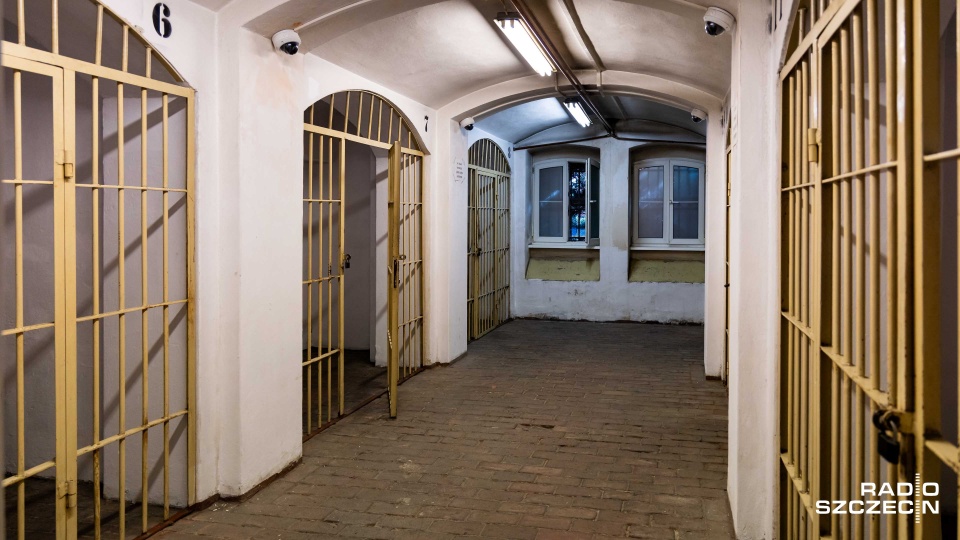 Sąd utrzymał stosowanie tymczasowego aresztu, który został orzeczony wraz z wydaniem za nim listu gończego i obowiązuje przez 30 dni od wydania stronie polskiej. Fot. Robert Stachnik [Radio Szczecin]