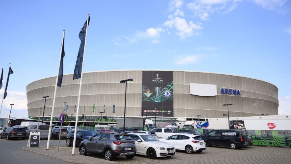 Stadion we Wrocławiu przed czwartkowym finałem Ligi Konferencji UEFA 2025. W meczu finałowym zmierzą się piłkarze angielskiej Chelsea FC i Realu Betis z Sewilli. PAP/Jakub Kaczmarczyk