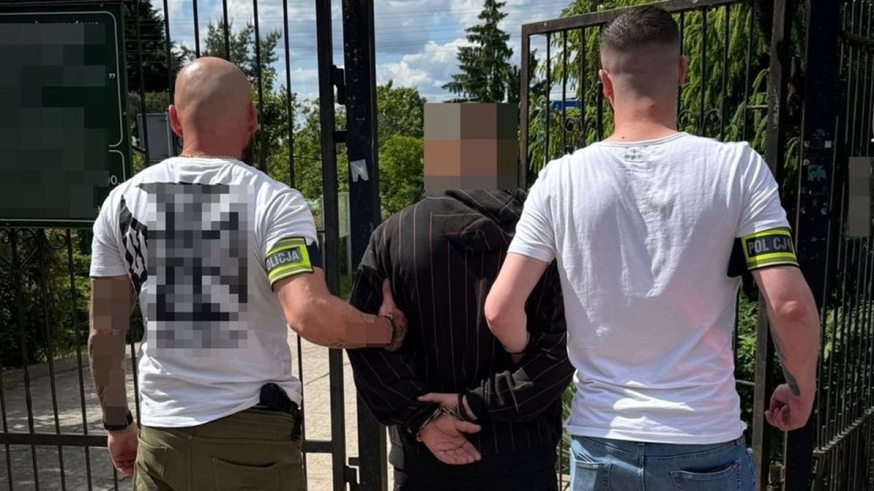 Sprawę na policję zgłosili świadkowie zdarzenia, a mężczyznę wytropił pies Trafik. źródło: szczecin.policja.gov.pl