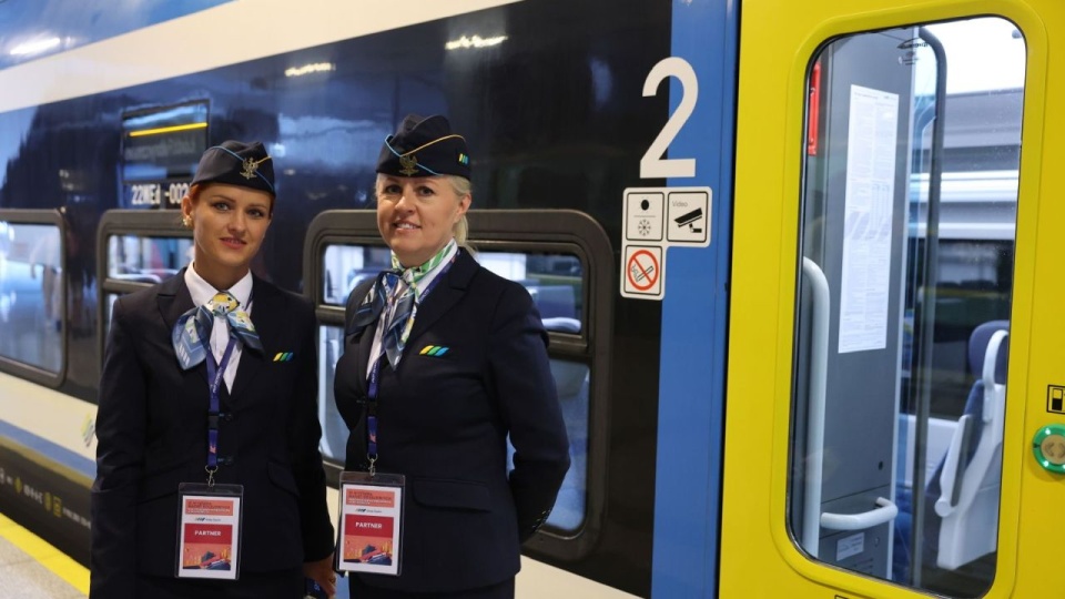 Kolejowy Dzień Dziecka z PKP Intercity - wystawa zabytkowego i współczesnego taboru kolejowego, 31 bm. na Dworcu Kolejowym Łódź Fabryczna. PAP/Marian Zubrzycki