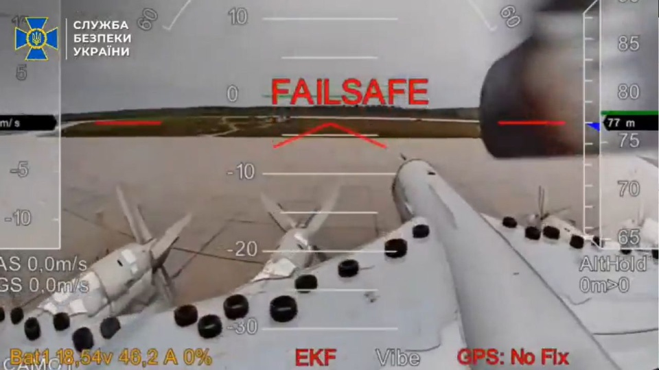 Według strony ukraińskiej w wyniku operacji uszkodzonych miało zostać 41 samolotów rosyjskiego lotnictwa strategicznego. źródło: https://x.com/DefenceU