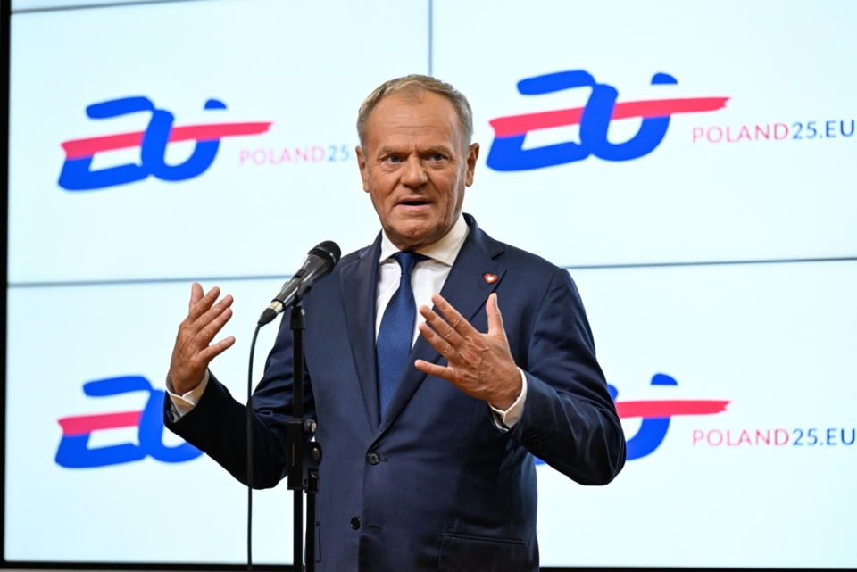 Żyjemy w czasach bardzo poważnych zagrożeń - mówił po szczycie w Brukseli premier Donald Tusk. Fot. PAP/Wiktor Dąbkowski