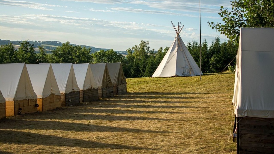 Na lipiec w powiecie wałeckim zarejestrowano 20 obozów w dziewięciu lokalizacjach - dodaje policjantka. https://pixabay.com/pl/6942478/Laura_O/CC0 - domena publiczna