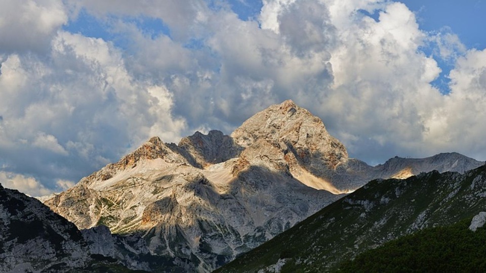 Został znaleziony martwy w sobotę wieczorem podczas akcji poszukiwawczej w rejonie góry Triglav - najwyższego szczytu kraju, wznoszącego się na wysokość 2864 m n.p.m. źródło: https://pixabay.com/pl/8252823/mtajmr/CC0 - domena publiczna