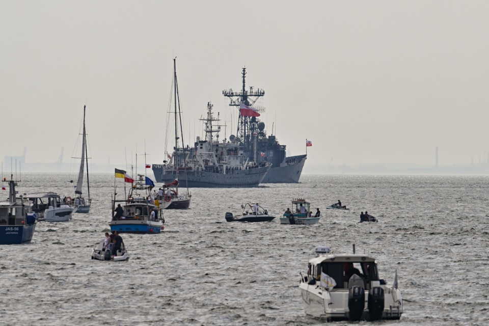 ORP Heweliusz. Fot. PAP/Marcin Gadomski