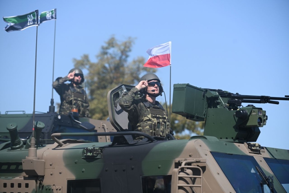 Kołowy Transporter Opancerzony Waran. PAP/Marcin Obara