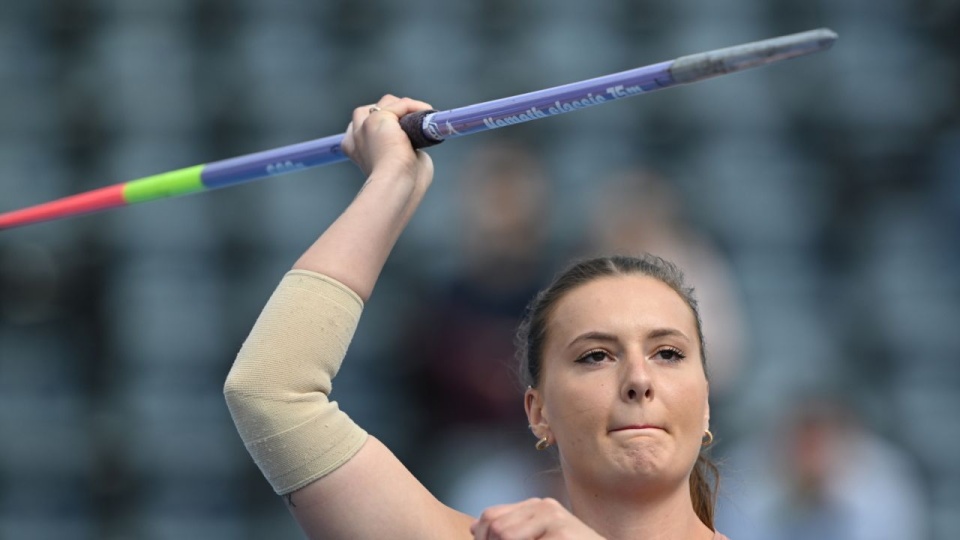 Małgorzata Maślak-Glugla w konkursie rzutu oszczepem podczas 101. PZLA lekkoatletycznych mistrzostw Polski w Bydgoszczy. PAP/Adam Warżawa