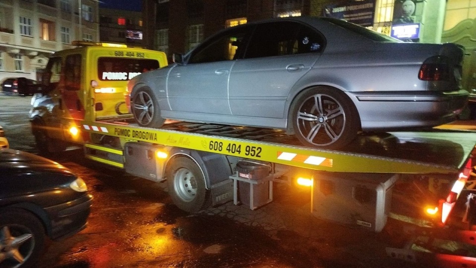 BMW zostało odholowane na policyjny parking. źródło: kolobrzeg.policja.gov.pl