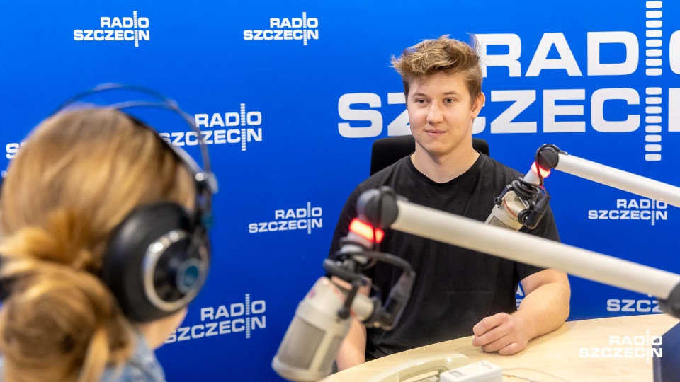 Zawrotną cenę tłumaczy członek klubu Kacper Kuczera. Fot. Robert Stachnik [Radio Szczecin]