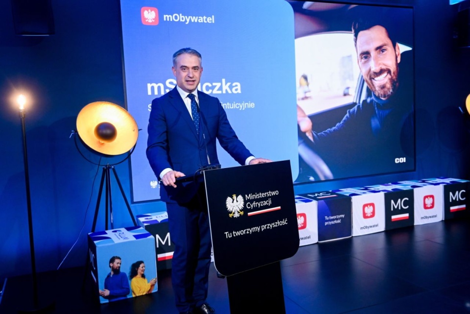 Może ona ułatwić życie milionom kierowców - mówi wicepremier i minister cyfryzacji Krzysztof Gawkowski. Fot. PAP/Piotr Nowak