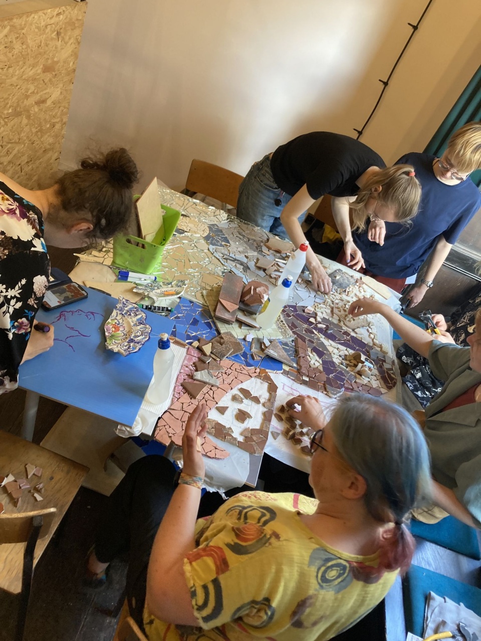 Fot. Stowarzyszenie "Oswajanie miasta" - warsztaty mozaikowe
