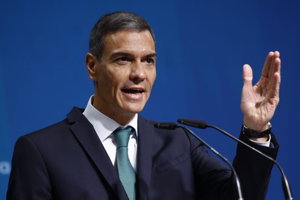 Premier Hiszpanii Pedro Sánchez ogłosił nowe działania wobec Izraela w odpowiedzi na ludobójstwo w Gazie. Fot. PAP/EPA/DANIEL GONZALEZ