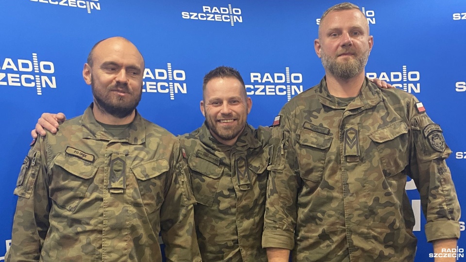 Od lewej: sierz. Marcin Filipek, sierz. Lukasz Wojciechowski i st. sierz. Jacek Worach. Fot. Mateusz Rzepecki [Radio Szczecin]