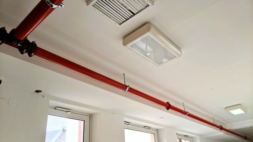 150 tysięcy złotych kosztowała nowa instalacja przeciwpożarowa w stargardzkiej podstawówce nr 6. źródło: stargard.eu