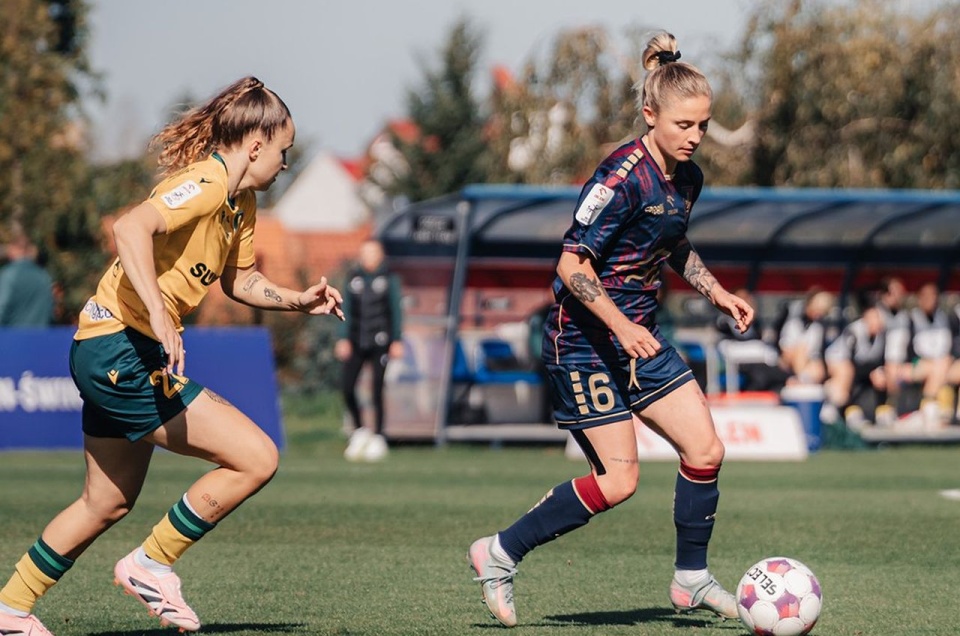 Mecz 7. kolejki rozegrany został na stadionie przy ul. Karłowicza w Szczecinie. źródło: x.com/PogonSzczecin_K