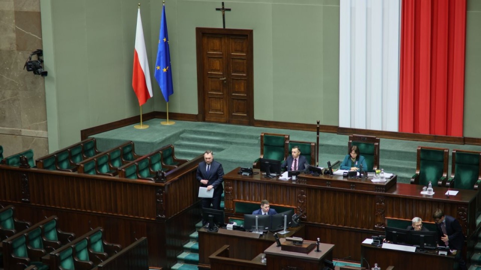 Posłowie w Sejmie w Warszawie. Podczas posiedzenia niższa izba parlamentu zajmie się m.in. rządowym projektem nowelizacji ustawy o podatku od towarów i usług. PAP/Leszek Szymański