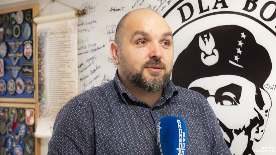 Tomasz Sawicki - prezes stowarzyszenia Paczka dla Bohatera. Fot. Kamila Kozioł [Radio Szczecin]