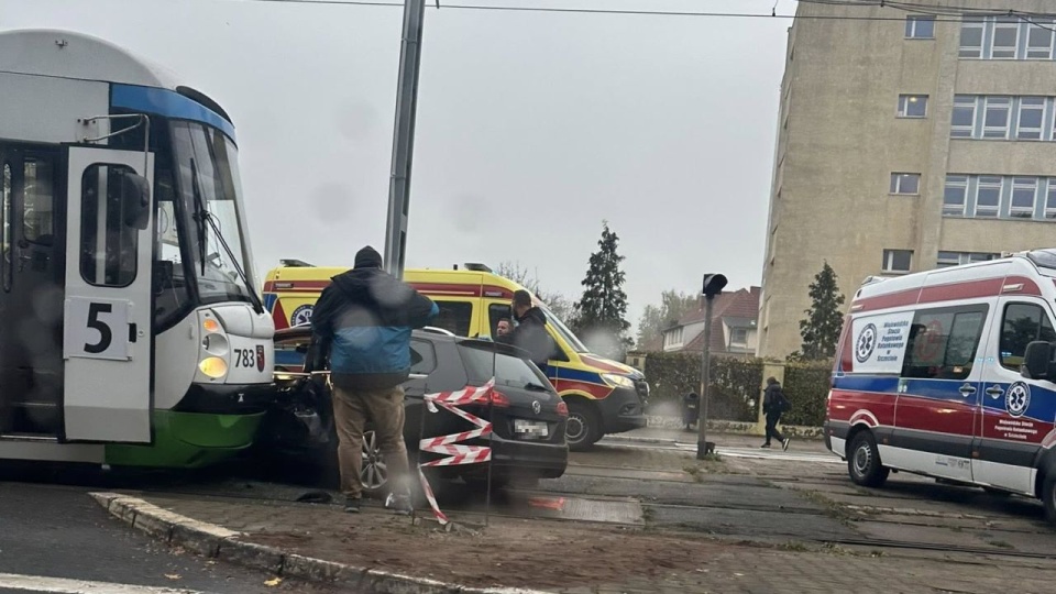 W ostatnich dniach doszło do trzech wypadków z udziałem samochodów i tramwajów. źródło: Suszą! Szczecin - www.facebook.com/groups/