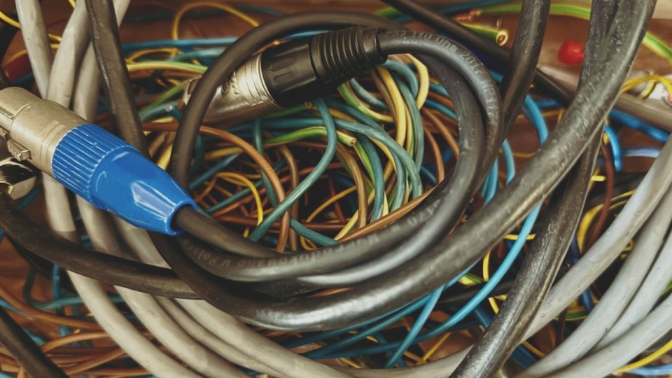 Kable można zostawiać na portierni przy wejściu służbowym od ul. Szczerbcowej. źródło: https://www.facebook.com/teatrwspolczesnywszczecinie