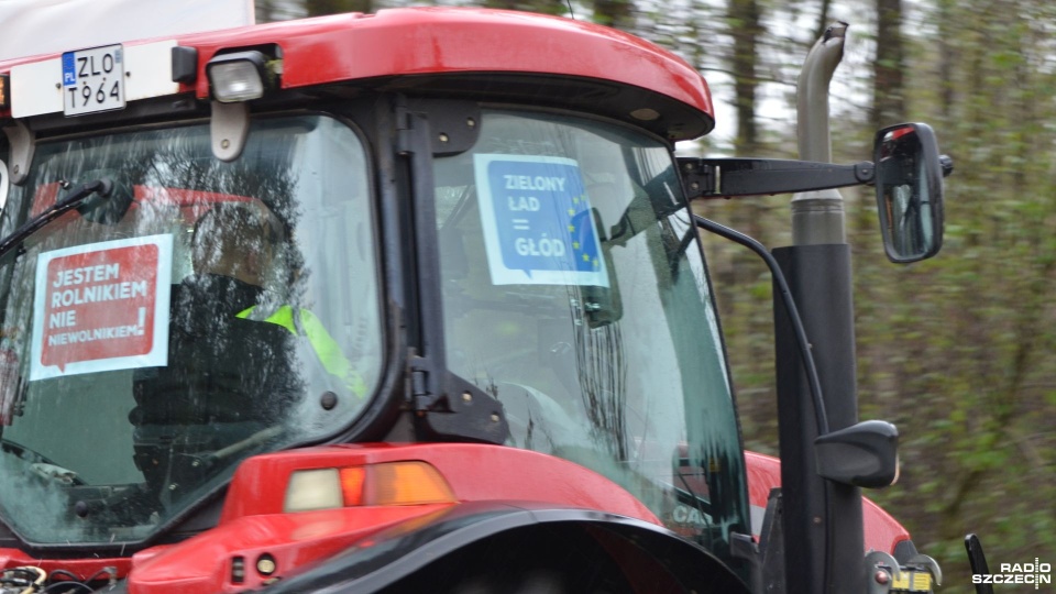 Przejazd DW151 Łobez-Węgorzyno. Fot. Rafael Żełobowski [Radio Szczecin]